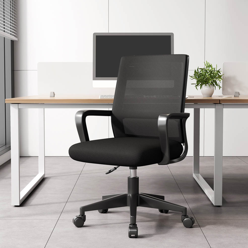 Кресло офисное BY, черное, основание металл, наполнитель поролон, регулировка высоты, 47х47 см, арт.№ 405-120