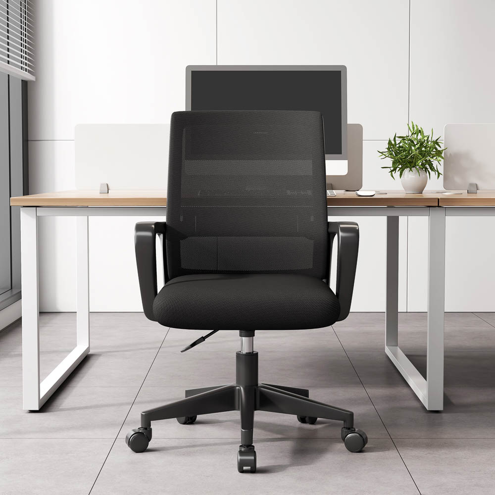 Кресло офисное BY, черное, основание металл, наполнитель поролон, регулировка высоты, 47х47 см, арт.№ 405-120