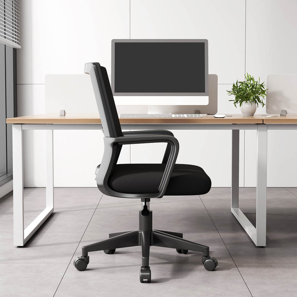 Кресло офисное BY, черное, основание металл, наполнитель поролон, регулировка высоты, 47х47 см, арт.№ 405-120