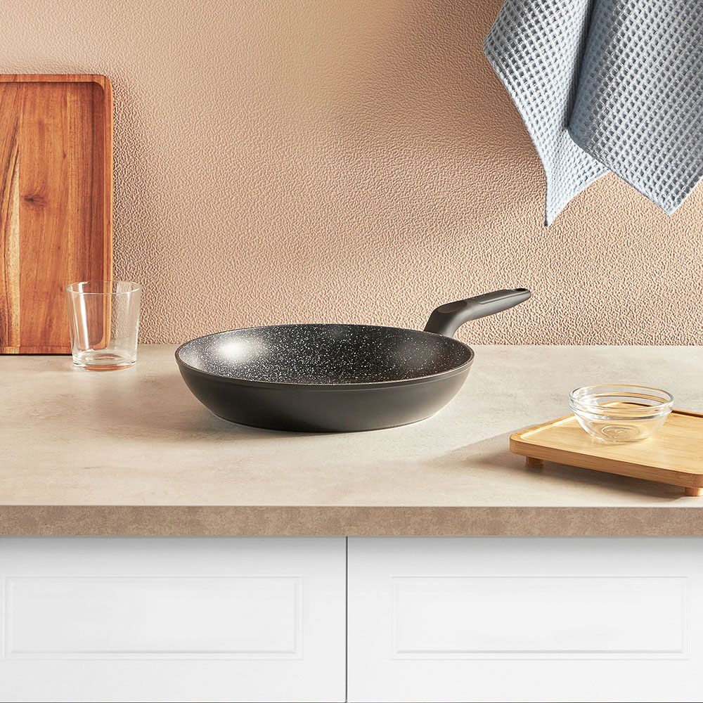 SATOSHI Стоун Сковорода литая d28см, антипригарное покрытие Мрамор, индукция, арт.№ 846-443