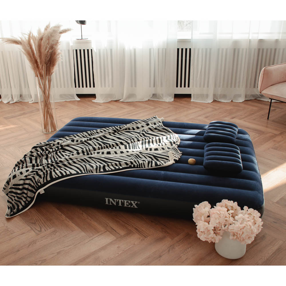 INTEX Матрас надувной CLASSIC DOWNY, в комплекте 2 подушки и насос, 203x152x25см, до 272кг, 64765, арт.№ 108-046