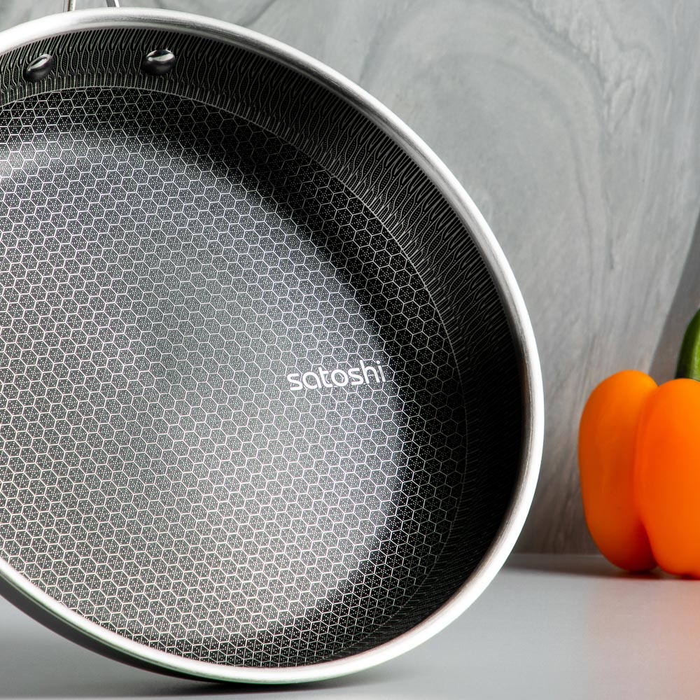 SATOSHI Савона Сковорода Triply 3-х слойная 28х5,3см, нерж.сталь 18/10, антиприг.покр. "соты", инд, арт.№ 822-269
