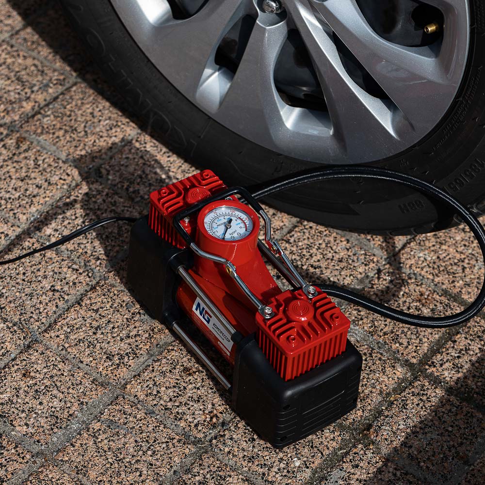 ЕРМАК Набор 12 предметов с 2-х поршневым компрессором 12В, 60л/мин, 180Вт, арт.№ 713-111