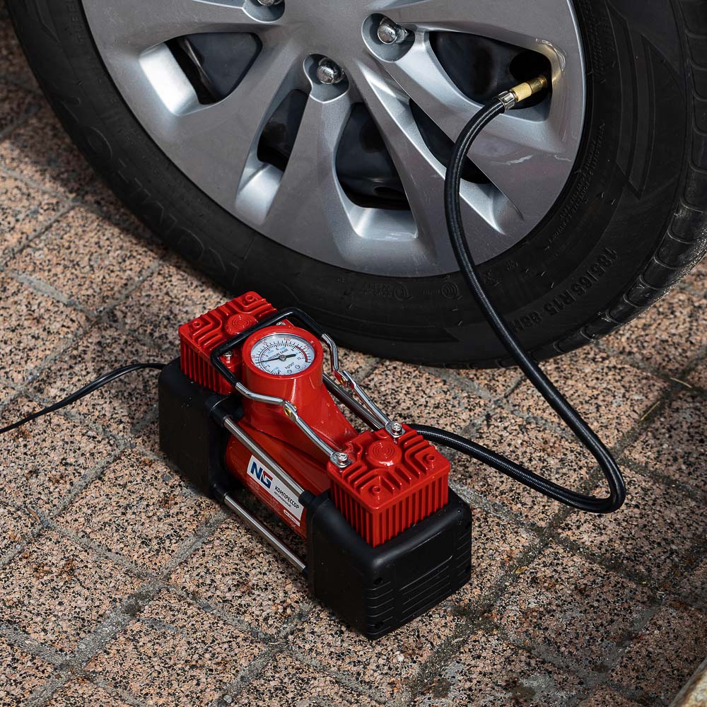 ЕРМАК Набор 12 предметов с 2-х поршневым компрессором 12В, 60л/мин, 180Вт, арт.№ 713-111