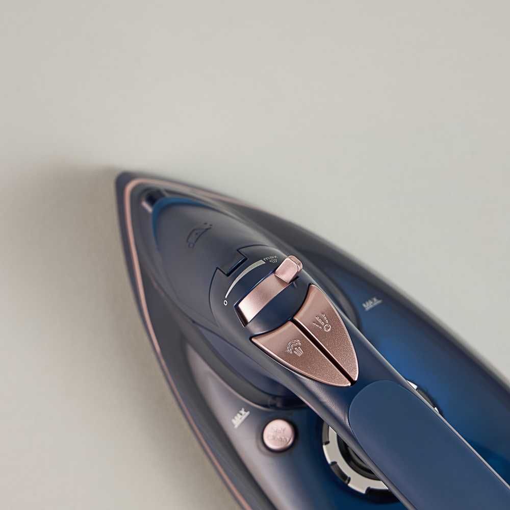 LEBEN Утюг с отпаривателем и разбрызгивателем, 2200Вт, бак для воды 270 мл, кер.подошва, 220-240В, арт.№ 249-045