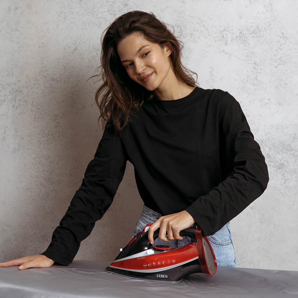 LEBEN Утюг с отпаривателем 3000 Вт, подошва - керамическое покрытие, арт.№ 249-012