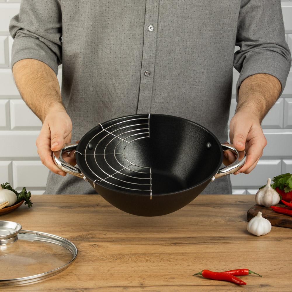 Казан 5,6 л чугун 32 см SATOSHI, антипригарное покрытие, ручка нержавеющая сталь, решетка, стеклянная крышка, лопатка нейлон, бамбуковые палочки, арт.№ 808-038