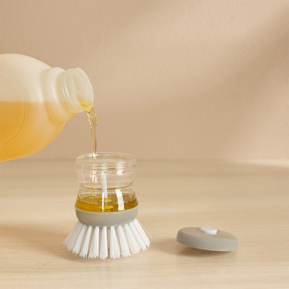 Щетка для посуды с дозатором тм VETTA, 8см, пластик, цвет серый, арт.№ 441-010