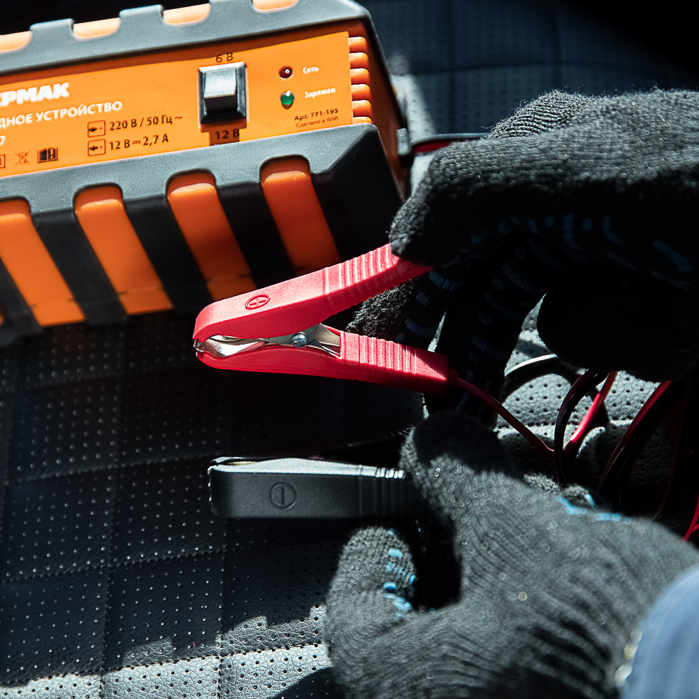 ЕРМАК Зарядное устройство импульсное, автомат, 2.7 A, 6В/12В, пластик корпус, арт.№ 771-195