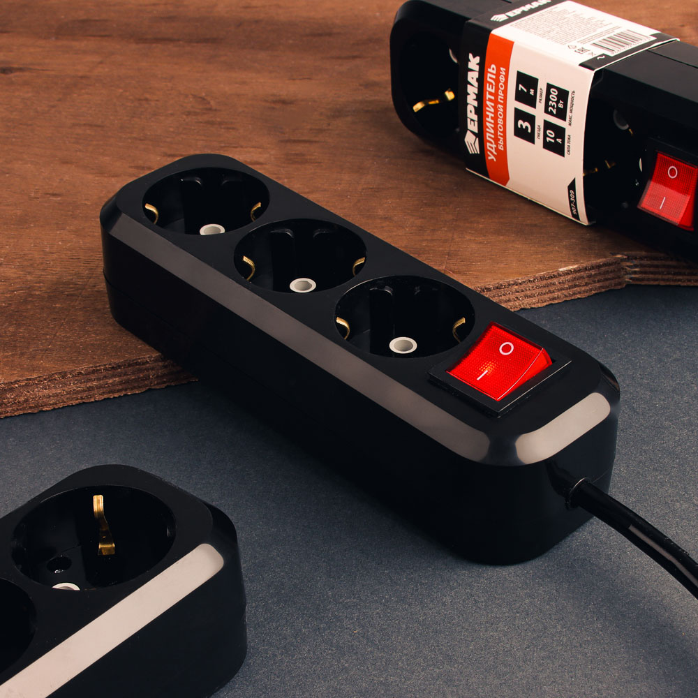 ЕРМАК Удлинитель бытовой ПРОФИ 10 метров, с кнопкой, 3 гнезда, с заземлен, сеч кабеля 1,5мм, евро, арт.№ 907-310