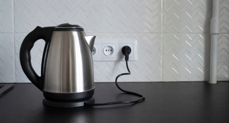 Как убрать накипь в чайнике в домашних условиях?