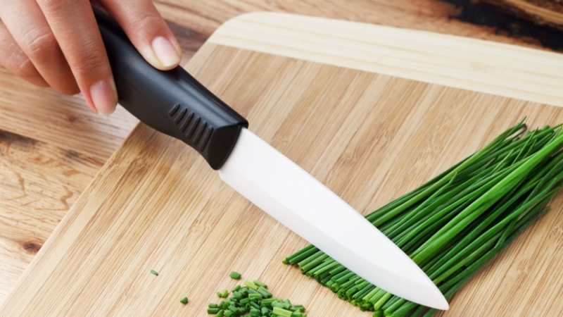 Керамический кухонный нож: как им правильно пользоваться и точить?