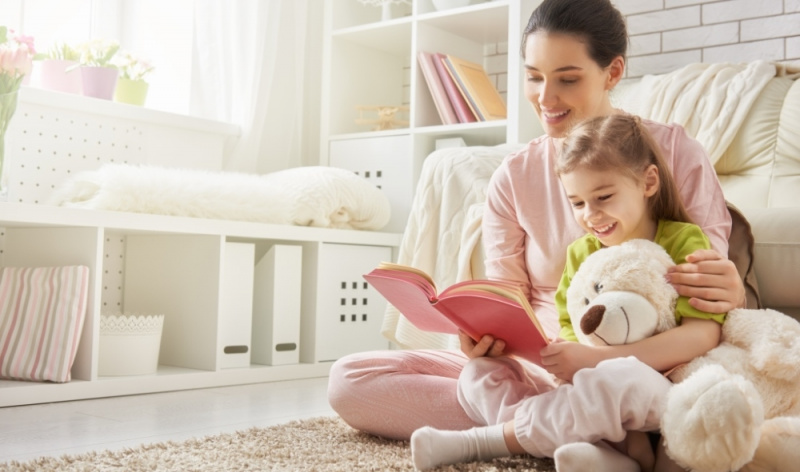 6 причин ежедневно читать книги маленьким детям по мнению психолога