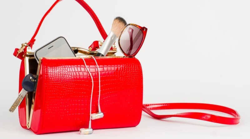 9 вещей, которые должны быть в сумочке у настоящей женщины